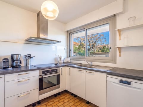 Plant, Sky, Building, Window, Tree, Land Lot, House, Larch, Grass, Residential Area