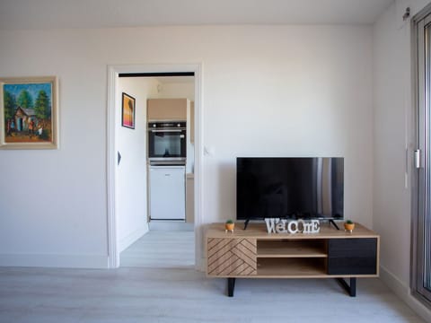 Water, Plant, Property, Sky, Azure, Swimming Pool, Tree, Shade, Leisure, Composite Material