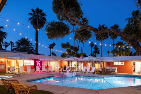 Immerse yourself in paradise at The Muse Hotel 🌴✨. This sparkling poolside retreat is the heart of your Palm Springs escape, surrounded by glowing string lights, chic loungers, and lush palms. Perfect for unforgettable evenings under the stars or Insta-worthy daytime vibes. Book now and experience the magic! 🌟🏖️ #PoolsideDreams #PalmSpringsLuxury