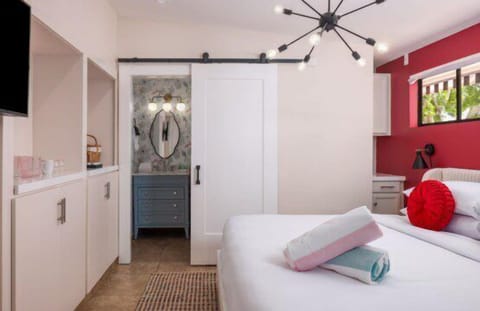 This chic bedroom offers sleek lighting, a cozy king-size bed, and a private ensuite bathroom—your perfect retreat for ultimate relaxation 🌿🛏️. Book your next relaxing getaway today! ✨ #LuxuryStay #RelaxInStyle