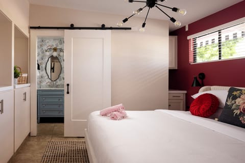 Relax in this beautifully designed bedroom with modern touches, featuring a cozy king-size bed, stylish decor, and a private vanity area. The perfect space for a restful stay with all the comforts of home. 🌿✨ Book your getaway today! #ModernRetreat #ComfortAndStyle