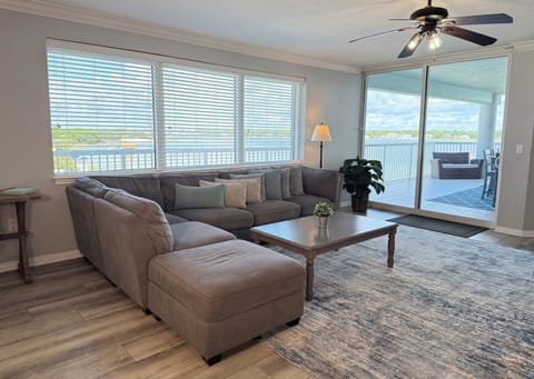 Destin West Heron 401 Living Room
