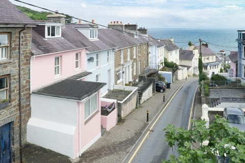 Ellesmere (pink house)