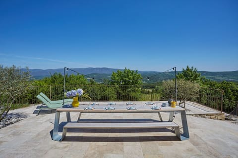 Sublime villa to rent with swimming pool and views of Mont Ventoux
