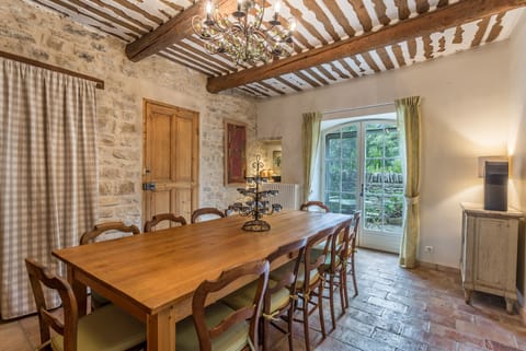 Romantic holidays in the heart of the Petit Luberon at Ménerbes