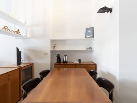 Sky, Furniture, Cloud, Plant, Table, Building, Chair, Interior Design, Tree, Urban Design