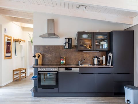 Cabinetry, Countertop, Building, Kitchen, Interior Design, Wood, House, Shelving, Flooring, Floor