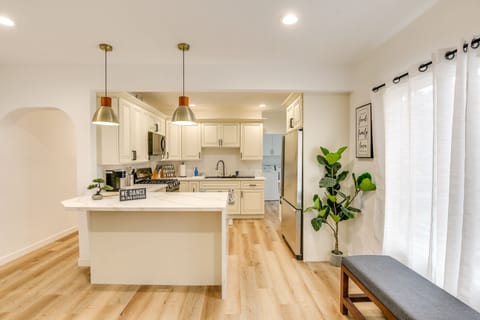 Kitchen | Keurig & Drip Coffee Makers | Blender | Toaster | Cooking Basics