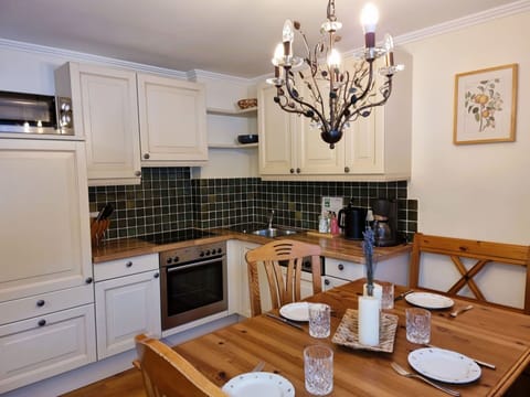 Furniture, Property, Table, Cabinetry, Tableware, Countertop, Wood, Lighting, Kitchen Appliance, Kitchen Stove