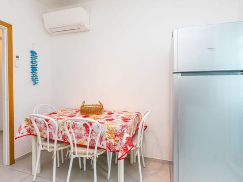 Cloud, Sky, Plant, Arecales, Shade, Tree, Coastal And Oceanic Landforms, Leisure, Terrestrial Plant, Boat