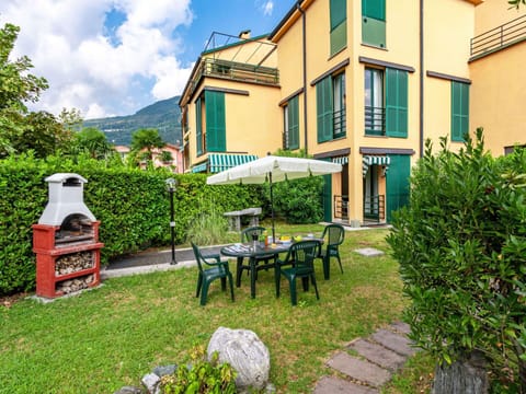 Plant, Property, Building, Window, Sky, Cloud, Table, Green, Land Lot, Chair