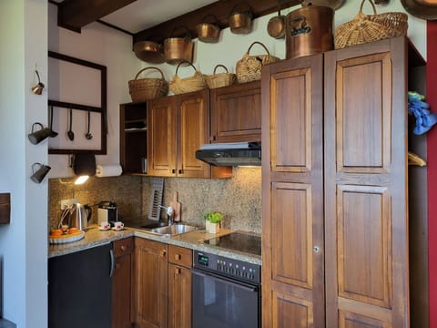 Cabinetry, Countertop, Property, Kitchen Sink, Sink, Kitchen Appliance, Kitchen Stove, Wood, Home Appliance, Kitchen