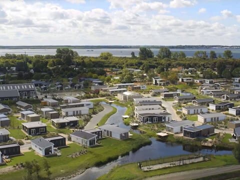 Building, Window, Swimming Pool, Water, Urban Design, Tower Block, Condominium, Neighbourhood, Residential Area, Plant