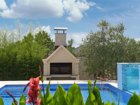 Cloud, Sky, Plant, Property, Building, Green, Tree, Flower, Grass, Leisure