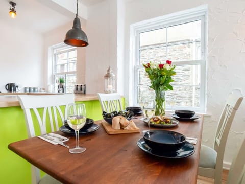 Table, Tableware, Furniture, Property, Plant, Flower, Dishware, Drinkware, Window, Chair