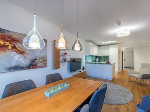 Table, Furniture, Property, Wood, Kitchen, Chair, Cabinetry, Interior Design, Living Room, Countertop