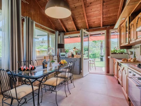 Table, Furniture, Property, Cabinetry, Window, Countertop, Chair, Wood, Couch, Interior Design