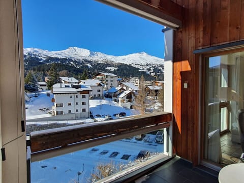 Sky, Building, Window, Urban Design, Residential Area, Facade, Real Estate, Condominium, Tree, Commercial Building