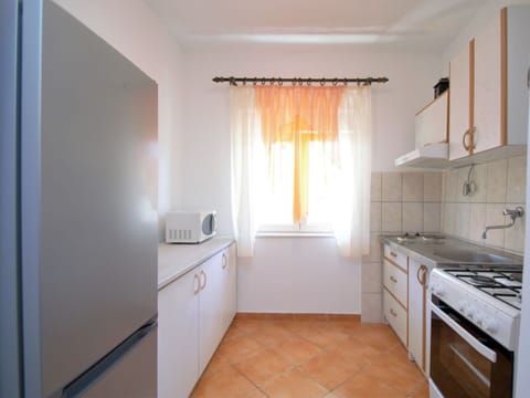 Cabinetry, Countertop, Sink, Window, Wood, Building, Interior Design, Architecture, Floor, Flooring