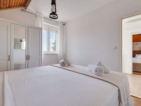 Property, Furniture, Building, Wood, Comfort, Interior Design, Window, Bed, Floor