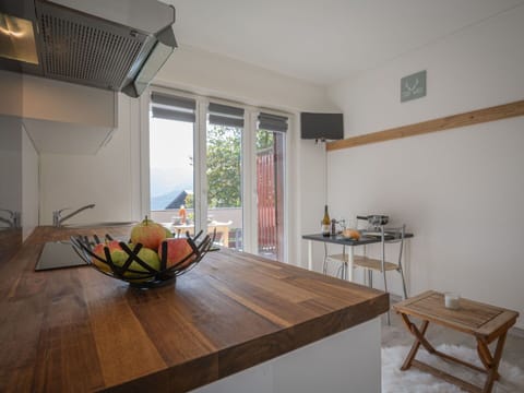 Table, Furniture, Property, Countertop, Cabinetry, Food, Wood, Kitchen, Building, Interior Design