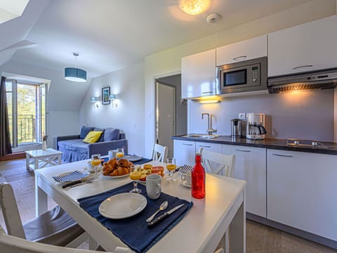 Water, Sky, Cloud, Property, Swimming Pool, Seaside Resort, Azure, Blue, Building, Outdoor Furniture