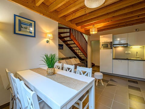 Sky, Water, Building, Property, Plant, Azure, Swimming Pool, Cloud, Leisure, Window