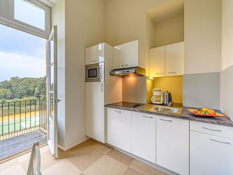 Cabinetry, Property, Countertop, Building, Kitchen Appliance, Kitchen Stove, Tap, Wood, Home Appliance, Lighting