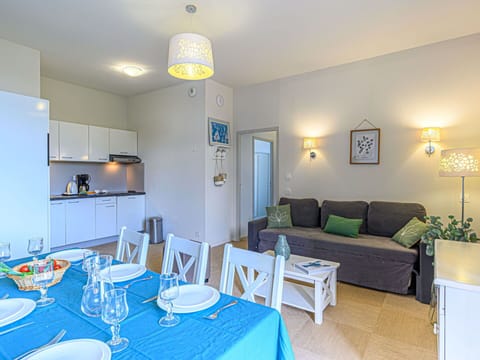 Table, Furniture, Property, Couch, Azure, Lighting, Interior Design, Architecture, Living Room, House