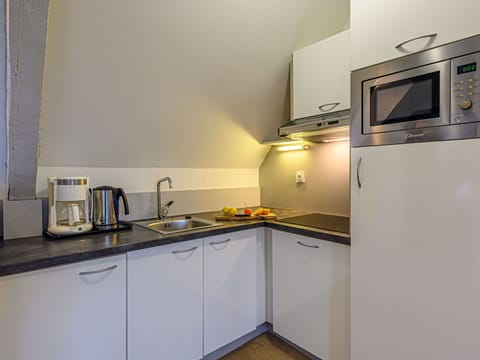 Cabinetry, Kitchen Sink, Countertop, Kitchen Appliance, Kitchen Stove, Sink, Kitchen, Home Appliance, Flooring, Wood