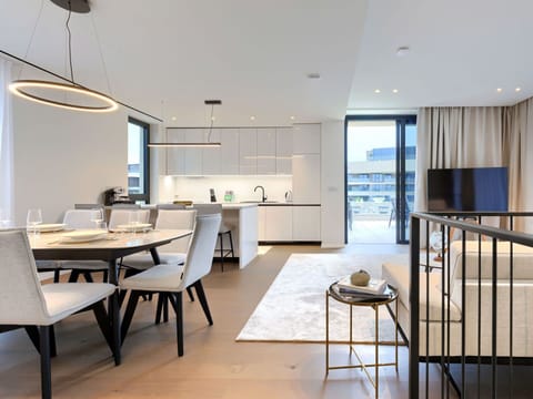 Sky, Water, Building, Property, Plant, Azure, Swimming Pool, Cloud, Leisure, Window