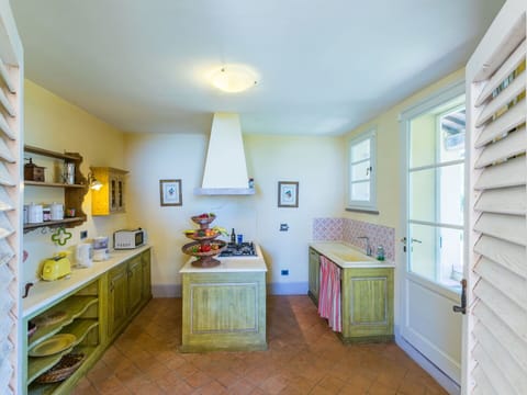 Property, Cabinetry, Shelf, Shelving, Drawer, Window, Wood, Interior Design, Architecture, Floor