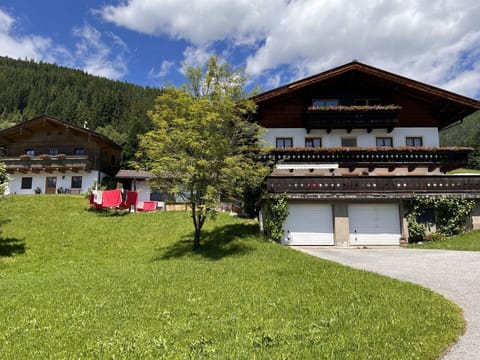 Cloud, Sky, Plant, Property, Building, Land Lot, Tree, Grass, Natural Landscape, Window