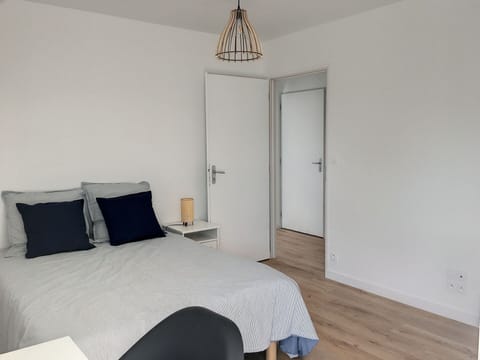 Building, Water, Sky, Daytime, Property, Plant, Blue, Azure, Window, Architecture