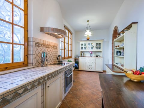 Cabinetry, Property, Furniture, Countertop, Wood, Interior Design, Kitchen, House, Floor, Flooring