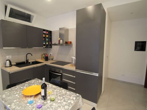 Cabinetry, Countertop, Property, Furniture, Sink, Tap, Table, Kitchen, Kitchen Stove, Building