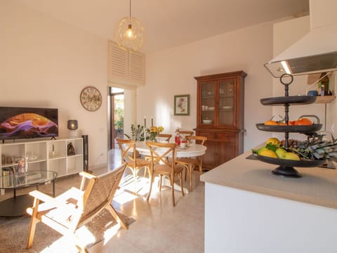 Plant, Building, Sky, Cloud, Window, House, Tree, Door, Land Lot, Shade