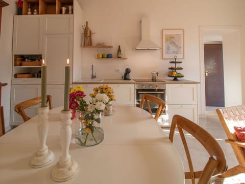 Plant, Building, Sky, Cloud, Window, House, Tree, Door, Land Lot, Shade
