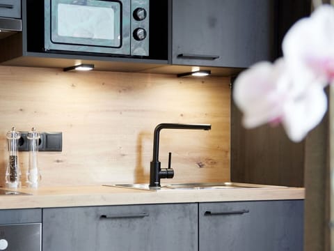 Kitchen Sink, Cabinetry, Countertop, Tap, Sink, White, Wood, Television, Interior Design, Kitchen