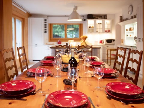 Cloud, Sky, Tableware, Table, Property, Furniture, Mountain, Food, Dishware, Drinkware