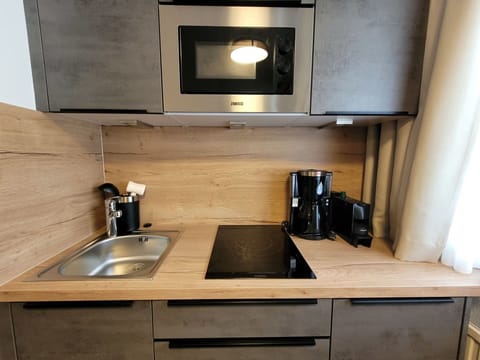 Countertop, Kitchen Sink, Cabinetry, Property, Sink, Tap, Kitchen Appliance, Kitchen, Wood, Home Appliance