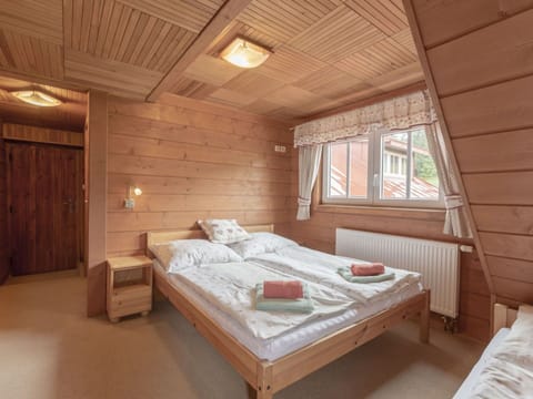 7 bedrooms, travel crib, free WiFi