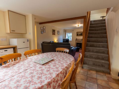 Furniture, Table, Building, Textile, Chair, Comfort, Tablecloth, Wood, Floor, Cabinetry