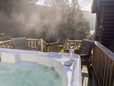 Water, Property, Plant, Building, Swimming Pool, Tree, Sky, Wood, Morning, Leisure