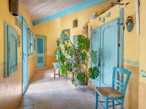 Building, Sky, Cloud, Daytime, Property, Window, Urban Design, Neighbourhood, Residential Area, City