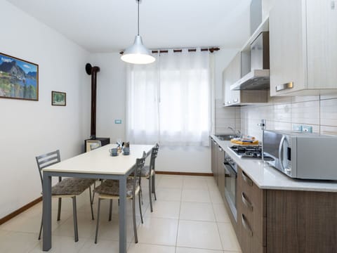 Building, Sky, Cloud, Daytime, Property, Window, Urban Design, Neighbourhood, Residential Area, City