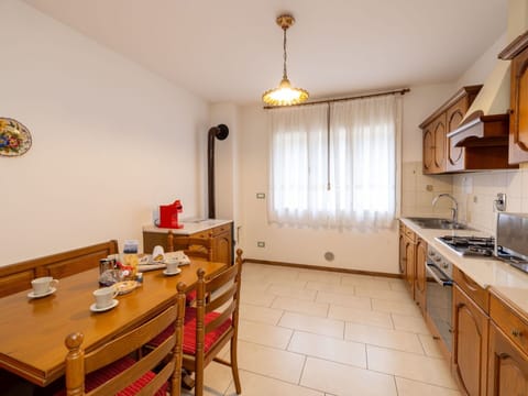 Building, Sky, Cloud, Daytime, Property, Window, Urban Design, Neighbourhood, Residential Area, City