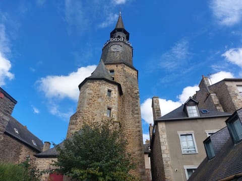Cloud, Sky, Building, Window, Plant, Clock, House, Facade