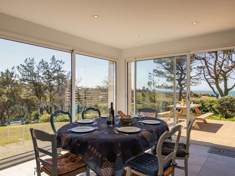 Table, Plant, Furniture, Property, Chair, Shade, Interior Design, Tree, Building, Wood