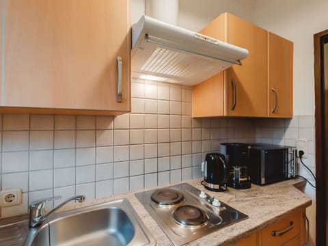 Brown, Kitchen Sink, Sink, Countertop, Cabinetry, Tap, Building, Wood, Plumbing Fixture, Kitchen Stove